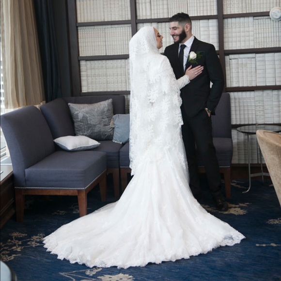 Wedding dress for sale! - Picture 4 of 7